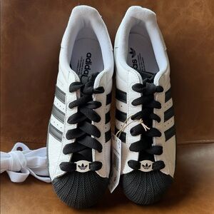 adidas NWT. White and Black Classic Shell-Toe Retro Inspired Sneaker.
